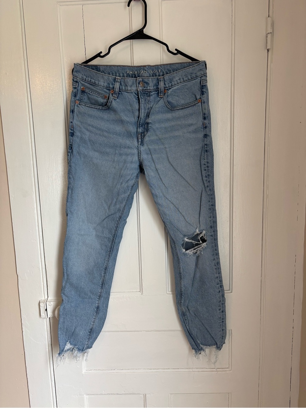 American Eagle Outfitters women’s 90s Light Wash Distressed Skinny Jeans